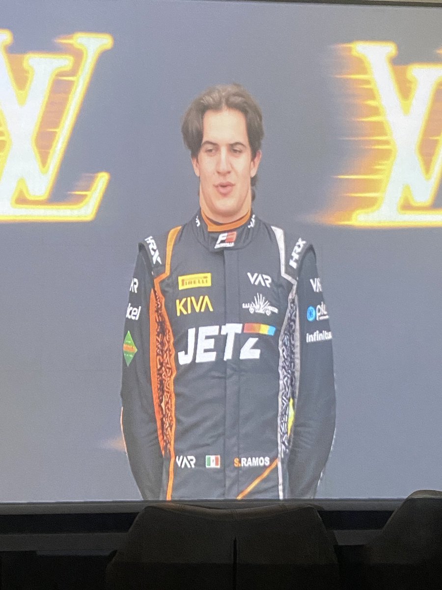 UnnaTuitera's tweet photo. Ya no hay Checo Pérez, pero hay un Santiago Ramos poniendo la bandera de México en alto 🥹
F3 https://t.co/jk1UwzMuOS
