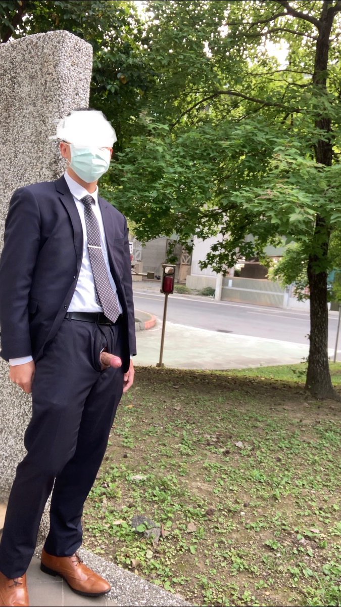 愛裸的西裝工人 tweet media