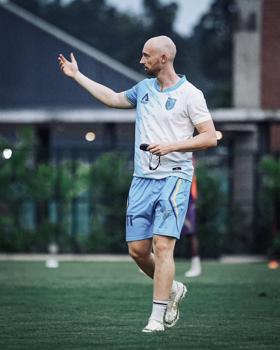 IFTWC's tweet image. Hyderabad FC are in advance talks with Thomas Tchorz as their head coach for next season! 🟡⚫

#HFC #IndianFootball #Transfers #IFTWC