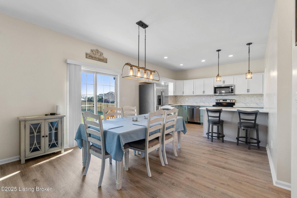 TeamPruitt's tweet photo. 🎈🎈OPEN SUNDAY 2-4 PM🎈🎈

Listing Address: 316 S Autumn Ridge Dr, Mt Washington, KY 40047
5 Bed/3.0 Bath/2,900 Sqft Single Family Home for $434,900

View more information here: https://t.co/kzFA7sfCy5

Amy Pruitt - 5028020802
#TeamPruitt #OpenHouse #RealEstate https://t.co/aYgyS0f2oD