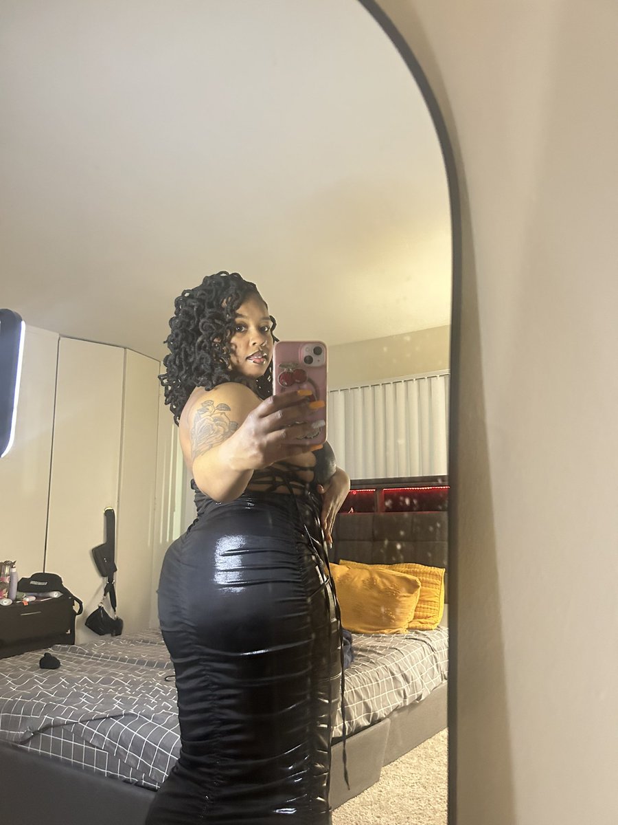 breezydoesittt's tweet image. 🥴 #womenwithlocs #Trending #dmv