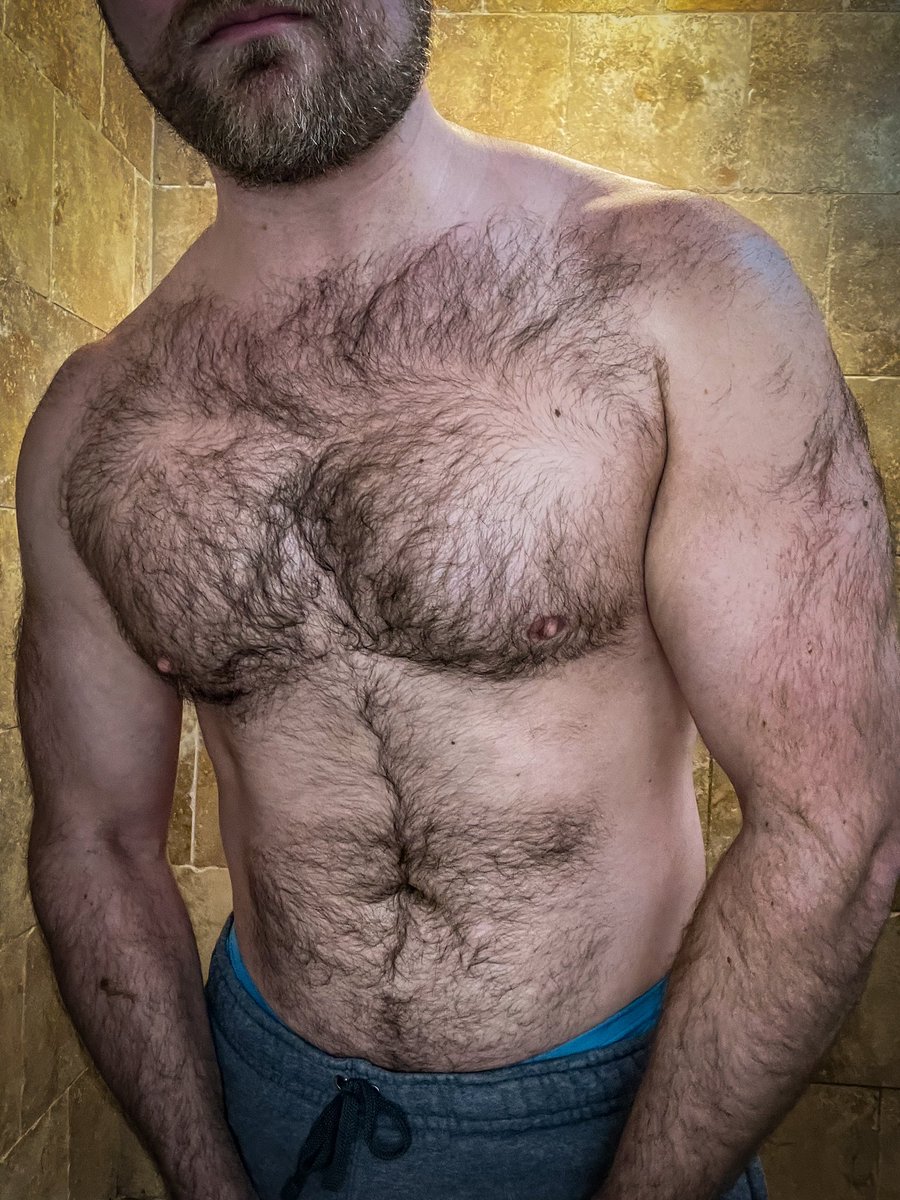 _artbyjake's tweet photo. sweatpants weather for sure https://t.co/0PFio1xqVp