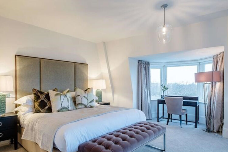 ChancellorsEA's tweet image. 🏡 To Rent: Luxurious 5-Bedroom Apartment in St Johns Wood! 🏡

• 5 beds • 4 bath • Prestigious block • Furnished • On-site porter • 24/7 security • Fantastic views of Regents Park

🔗 bit.ly/3FirtKL 

#StJohnsWood #ToRent #LuxuryApartment #RegentsPark