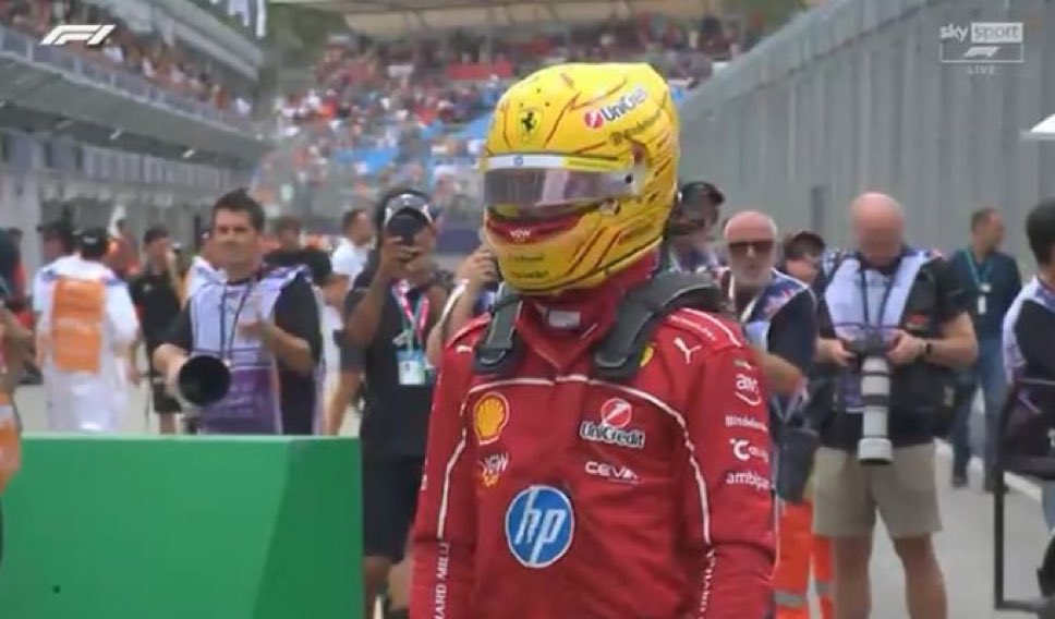 marsxcl's tweet photo. buongiornissimo ferrari direi https://t.co/m299gCx6ZX