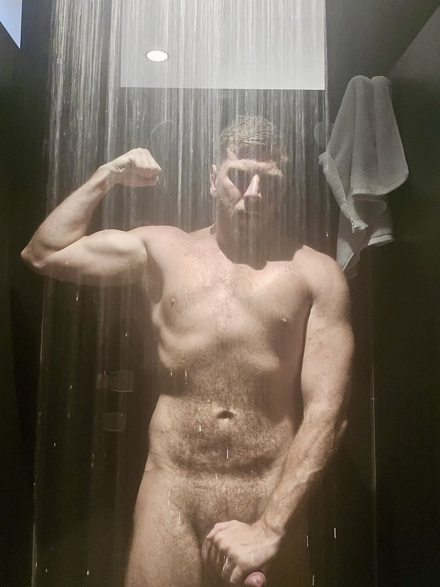 Time to flex my MEAT! 🥩 Weekend gym session. Where are we meeting? See you in the showers? 😉

Check out my progress. I’m a WIP and I would love you to see my bodybuilding journey. 

#gaybodybuilder #gaygym #gaysydney