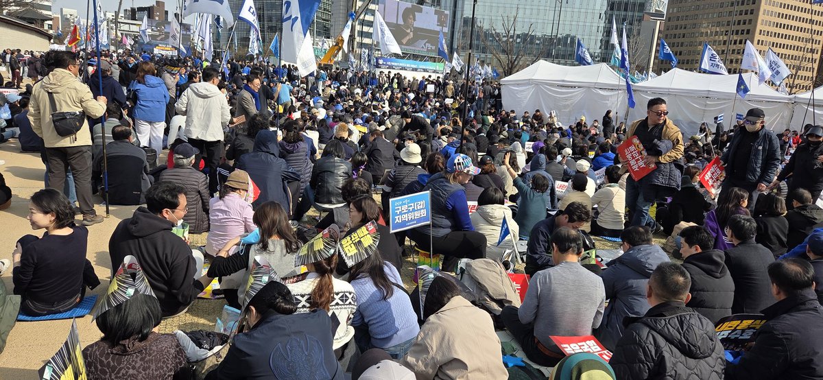 윤석열 파면을 역사로 만드는 사람들, 광화문에서