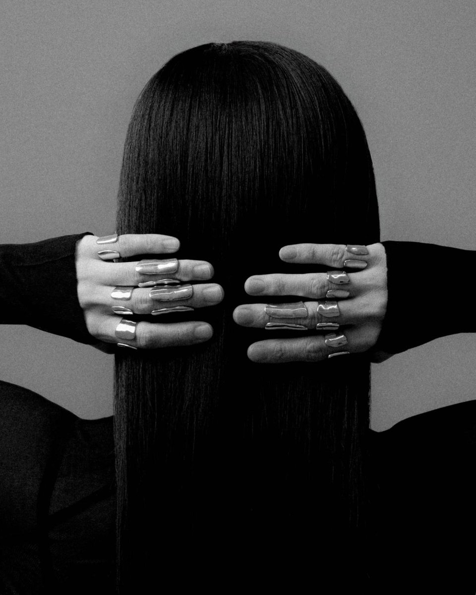 【今日】トムウッドと秋元梢がコラボ、「癒し」をテーマに製作した2型を発売。青山の旗艦店およびトムウッド取扱店舗で順次取り扱いスタート。
fashionsnap.com/article/2025-0…