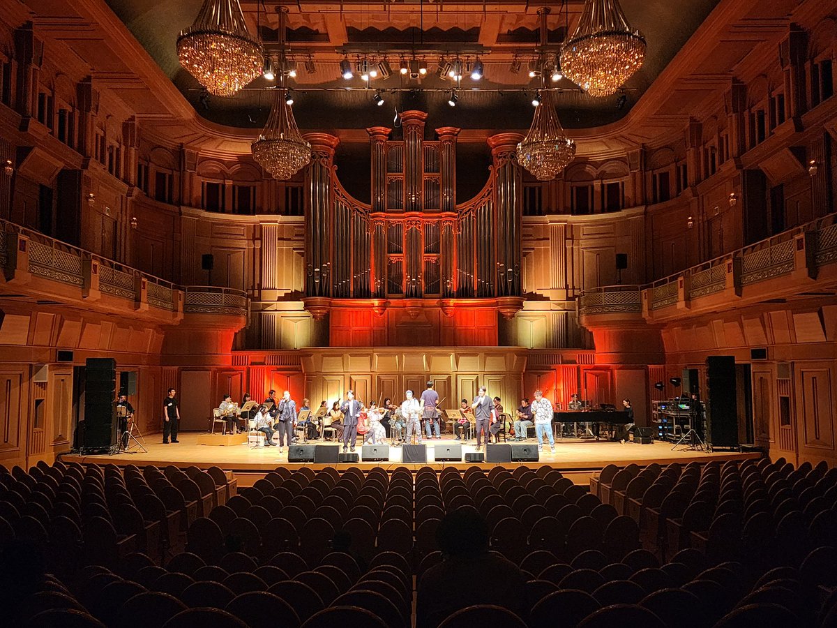 #BNMC OSAKA！

リハーサル、終わりましたー♪

耳も、目も、心も、祝福に包み込まれること、間違い無しですぅ〜♡

お楽しみに〜♪

#中川晃教　#加藤和樹　#安蘭けい　#武田真治　#藤岡正明