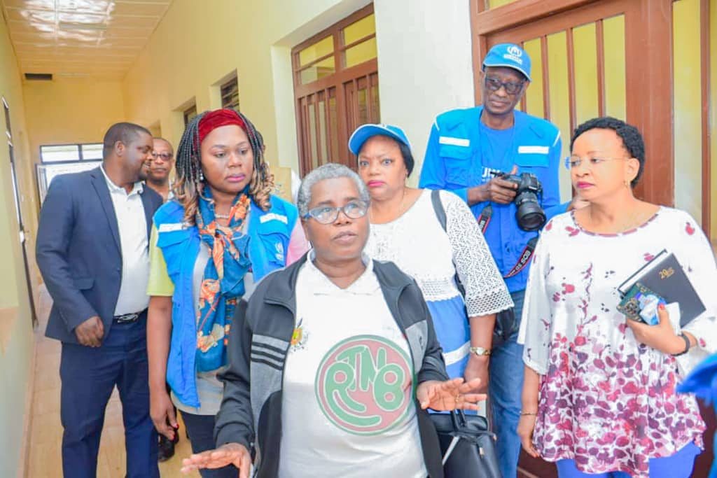 RTNBurundi's tweet photo. @UNHCR_Burundi @CankuzoProvince @BurundiGov @mspls_bdi @Lydwinebara @MininterInfosBi La Ministre de @mspls_bdi a salué la bonne collaboration entre le @BurundiGov et le @UNHCR_Burundi dans le domaine de la santé publique. Elle a également souligné que l'hôpital de #Kigamba s'inscrit dans la Vision d'un hôpital communal moderne https://t.co/Hh71WYbOzR
