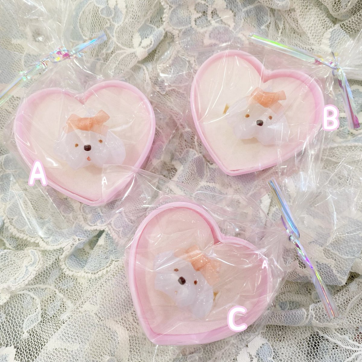 h_birthdaytoyou's tweet photo. my funnyといえば！なホイップわんちゃんリングをWEB SHOPにお出ししました🎀
この子に一目惚れしたのが、ハピバでの委託をお願いしたはじまりでYunもRieもず〜っと大好きな作品です🐶💕
個体差が愛おしいので選べるようにお出ししたので、お好きなお顔を選んでね☺️✨

https://t.co/gs0pTR3vKs https://t.co/WOcgKhnvpb