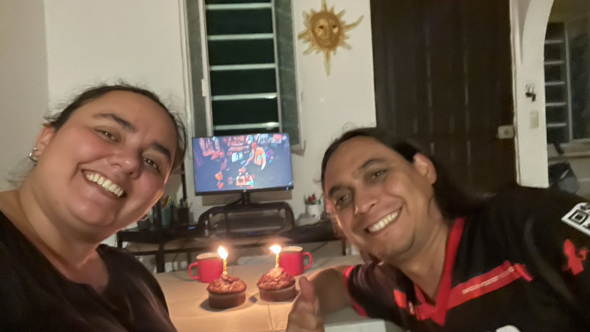 gpiscore's tweet photo. ¡Feliz aniversario! 🎉 
Por otros 6 mil episodios @canaltranscom 
#ECDQEMSD https://t.co/7ivlXtdiGf
