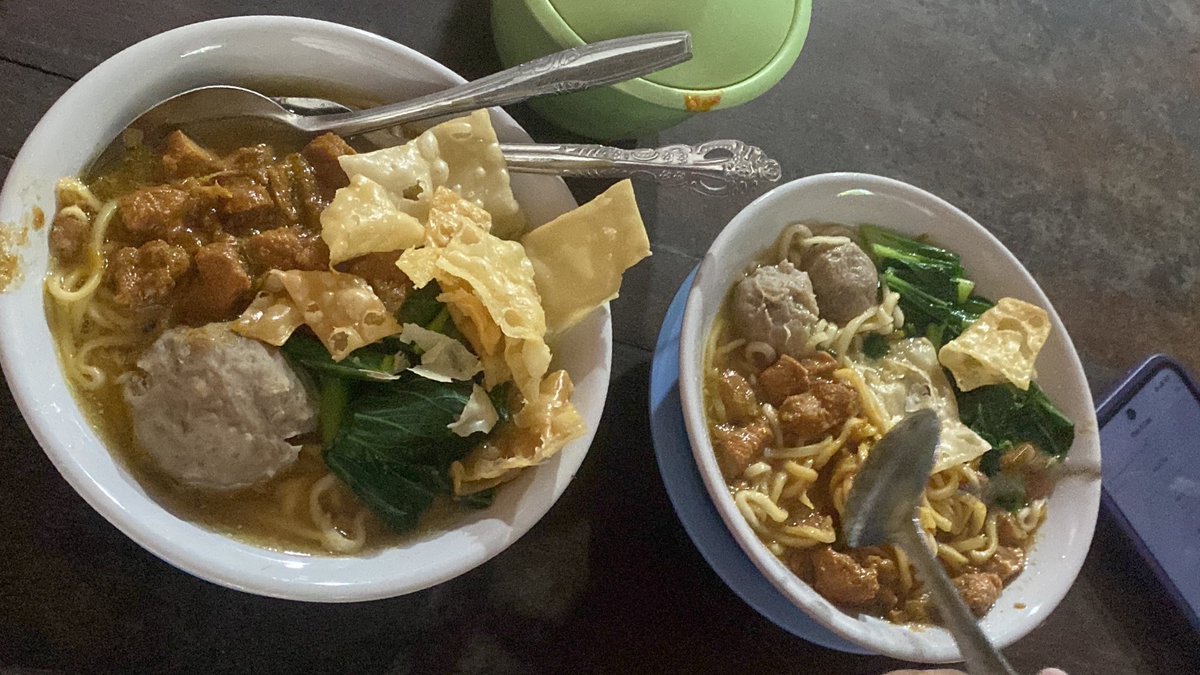 lesb33n's tweet photo. siang siang gini enakny mie ayam gsi https://t.co/gLIhJbFPi9