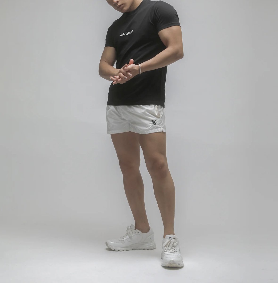 yu_speedo's tweet photo. ぴちぴちTシャツと膝上15㎝以上の短パンが似合う人大好き🦵💪 https://t.co/VHhNsO3Un7