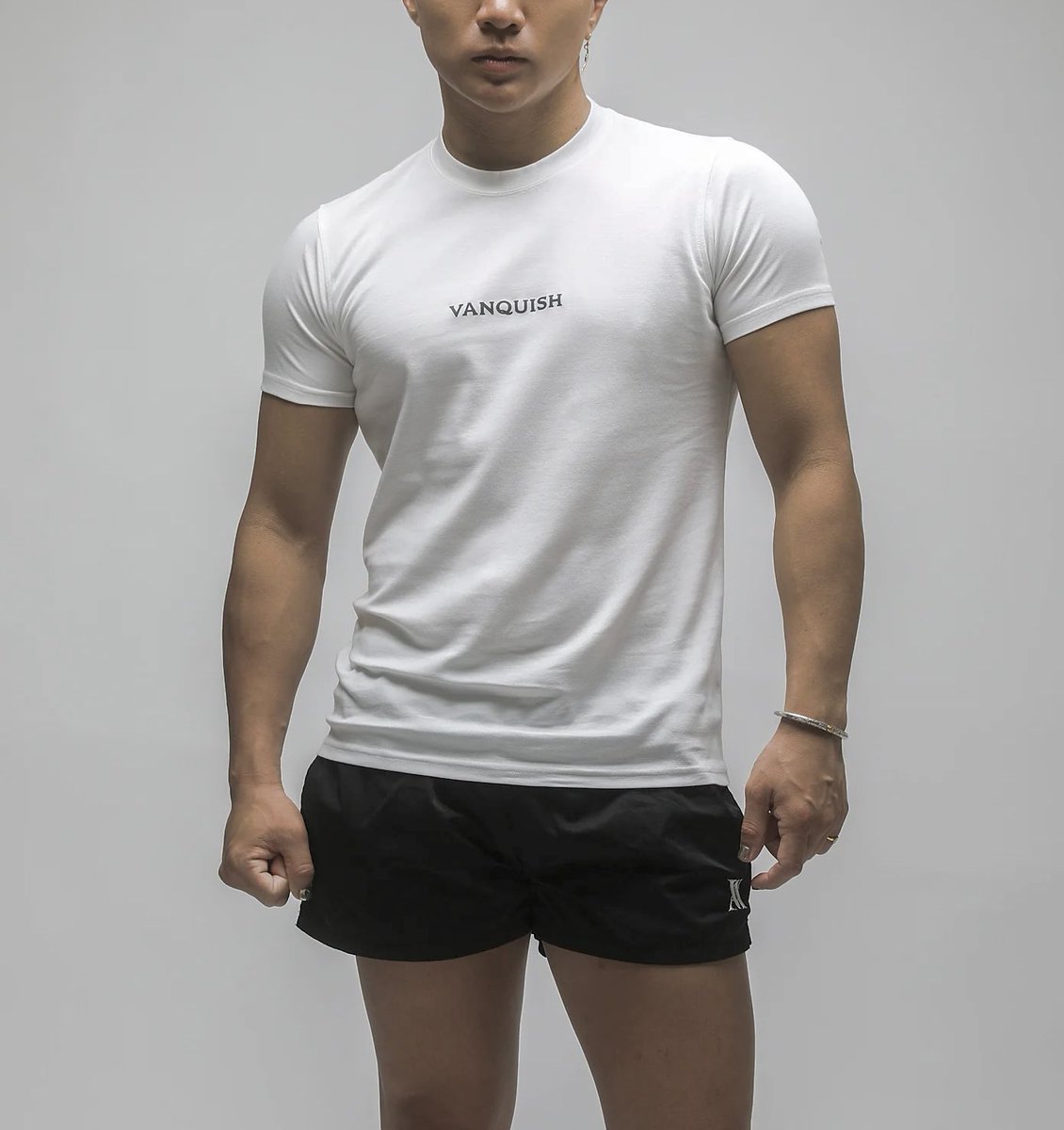 yu_speedo's tweet photo. ぴちぴちTシャツと膝上15㎝以上の短パンが似合う人大好き🦵💪 https://t.co/VHhNsO3Un7