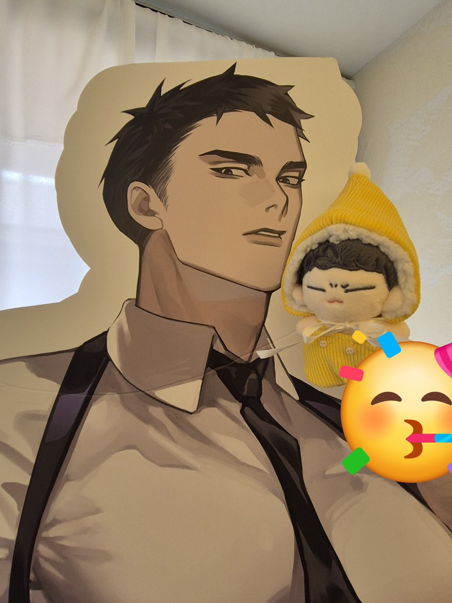 #선물은_괜찮습니다_축하는_감사합니다 
#송이아빠_이제_선생님_하셔야죠 
#샛노란_봄을_맞은_씨앗에게
우리 송실장님 생일 축하합니다 🎉💕
디피 진짜 ...크고 멋집니다^///^
송이랑 평생 행복하길..♡