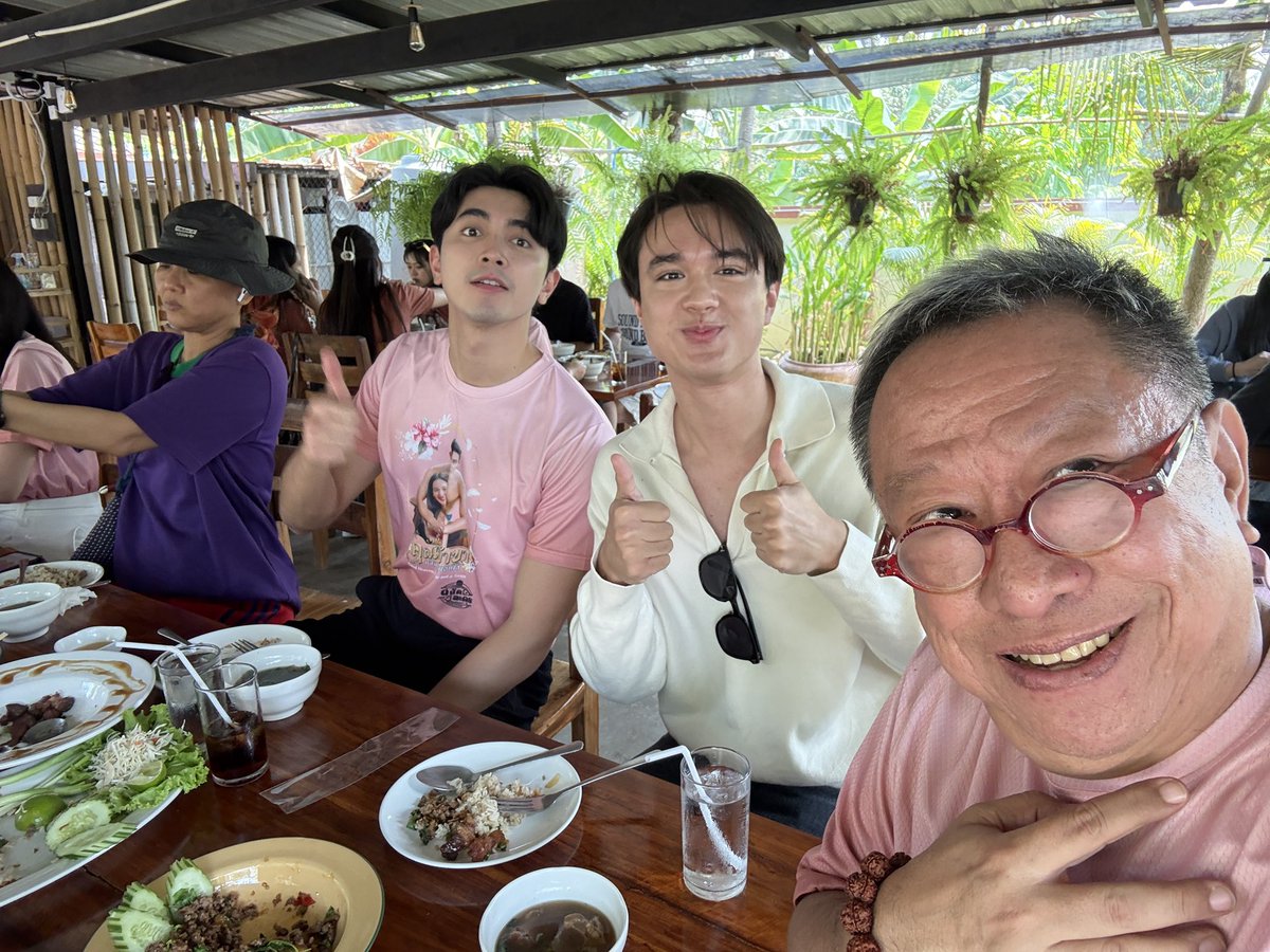 paajaew's tweet photo. #คุณพี่เจ้าขาดิฉันเป็นห่านมิใช่หงส์  
#คุณพี่เจ้าขาฯพาแอ่วเหนือ
ตัวซิเคร็ทลำปาง  มาปรากฎตัวตอนแวะกินข้าวที่ #ครัวเนื้อหอม  ดูสิใครมา  
#ปณิดา https://t.co/AP0v5TS5kM