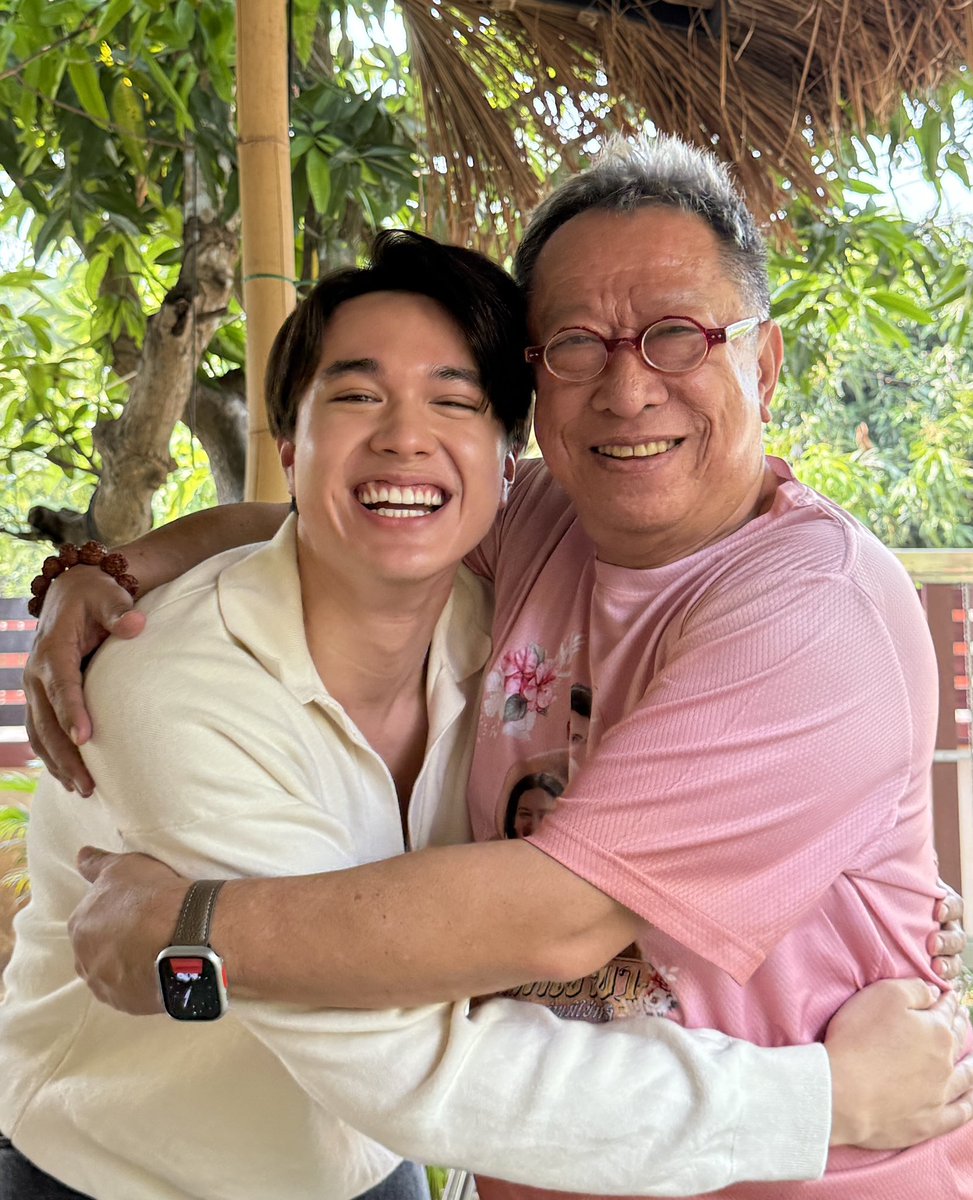 paajaew's tweet photo. #คุณพี่เจ้าขาดิฉันเป็นห่านมิใช่หงส์  
#คุณพี่เจ้าขาฯพาแอ่วเหนือ
ตัวซิเคร็ทลำปาง  มาปรากฎตัวตอนแวะกินข้าวที่ #ครัวเนื้อหอม  ดูสิใครมา  
#ปณิดา https://t.co/AP0v5TS5kM