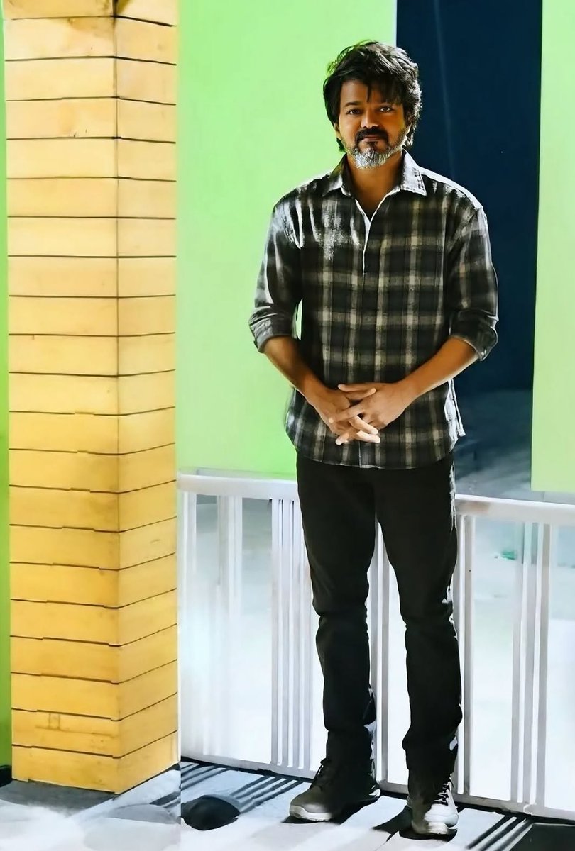 SivaArusan's tweet image. Knowledge will give you power, but character respect.🫡 #Gentlewomanrunningsuccessfully #secondweek 🎞️✮⋆˙, be lated happy birthday 🎂 #LokeshKanagaraj 🥂