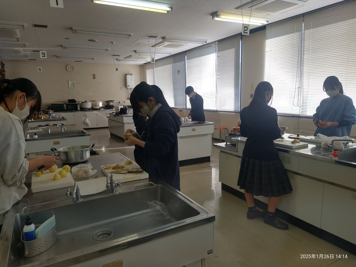 ko_mina_tabel's tweet photo. 制作に予定以上の時間を費やしており、毎号読者の皆様をお待たせしておりますが、あたたかく見守っていただき感謝の気持ちでいっぱいです。いつもありがとうございます。

※購読者の皆様には、今号のお届けに関する重要なお知らせをご登録のメールにご案内しておりますので、ご確認をお願い致します https://t.co/FN3jzQsQIr
