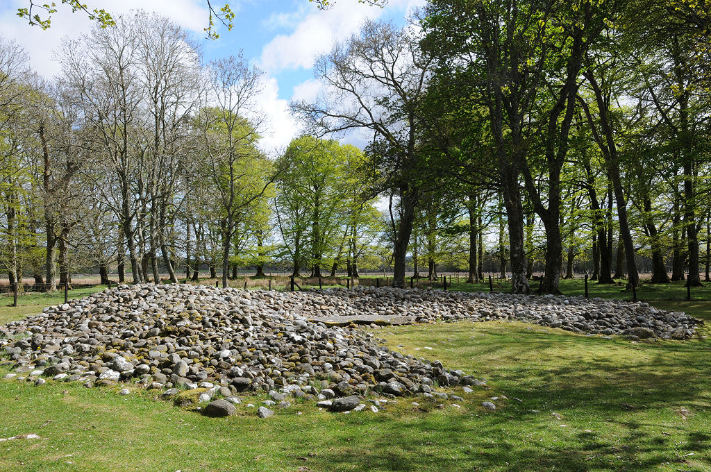 UndisScot's tweet photo. Ri Cruin Cairn, all that remains of a structure built some 4,000 years ago as the burial for a single individual and one of the large number of ancient monuments in Kilmartin Glen, north of Lochgilphead in Argyll. More pics and info: https://t.co/CbY7b3dOKH https://t.co/GbBCNKfVjJ
