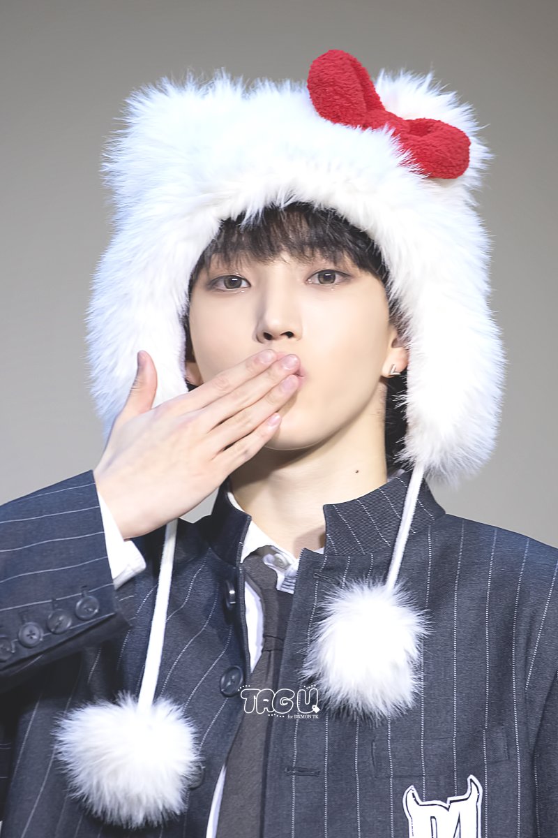 TagU_dxmon's tweet photo. 241102 JJ뮤즈 HQ #태극
Kitty⋆｡˚🎀

#DXMON #다이몬 #TK
#택유 #김택유 @DXMON_HM
#보면_볼수록_진국인_내_고냥이 https://t.co/e6dXXtIWDb