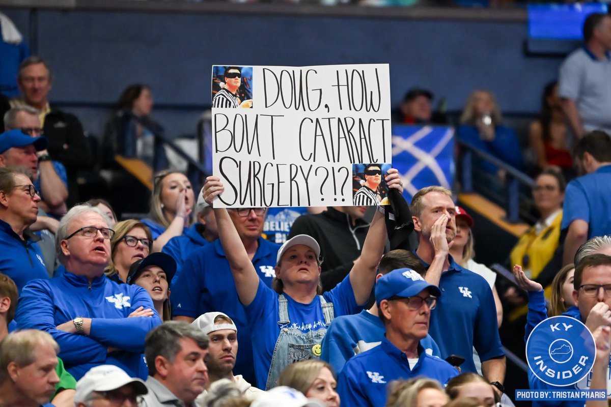 TristanUda's tweet photo. This sign might come in handy later… https://t.co/p3LhEaBitR