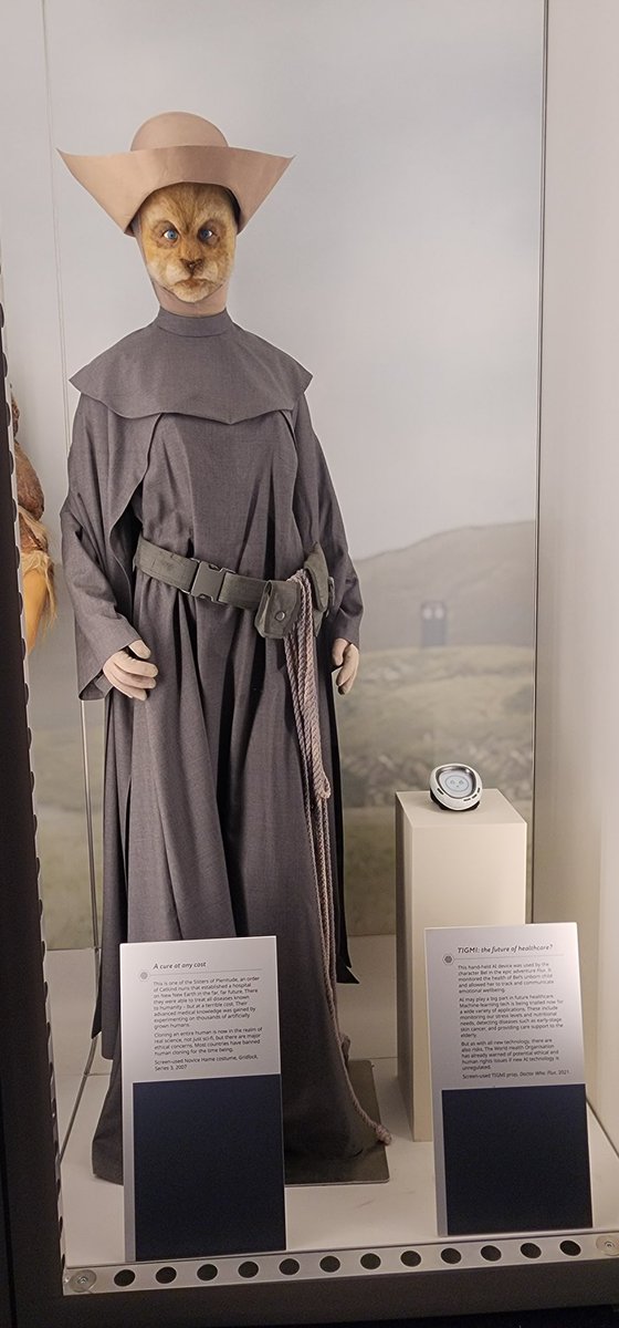 ParksAndCons's tweet photo. There are so many great pieces on display at the @ComicConMuseum for #DoctorWho #WorldsOfWonder https://t.co/b0dP0kJsTC