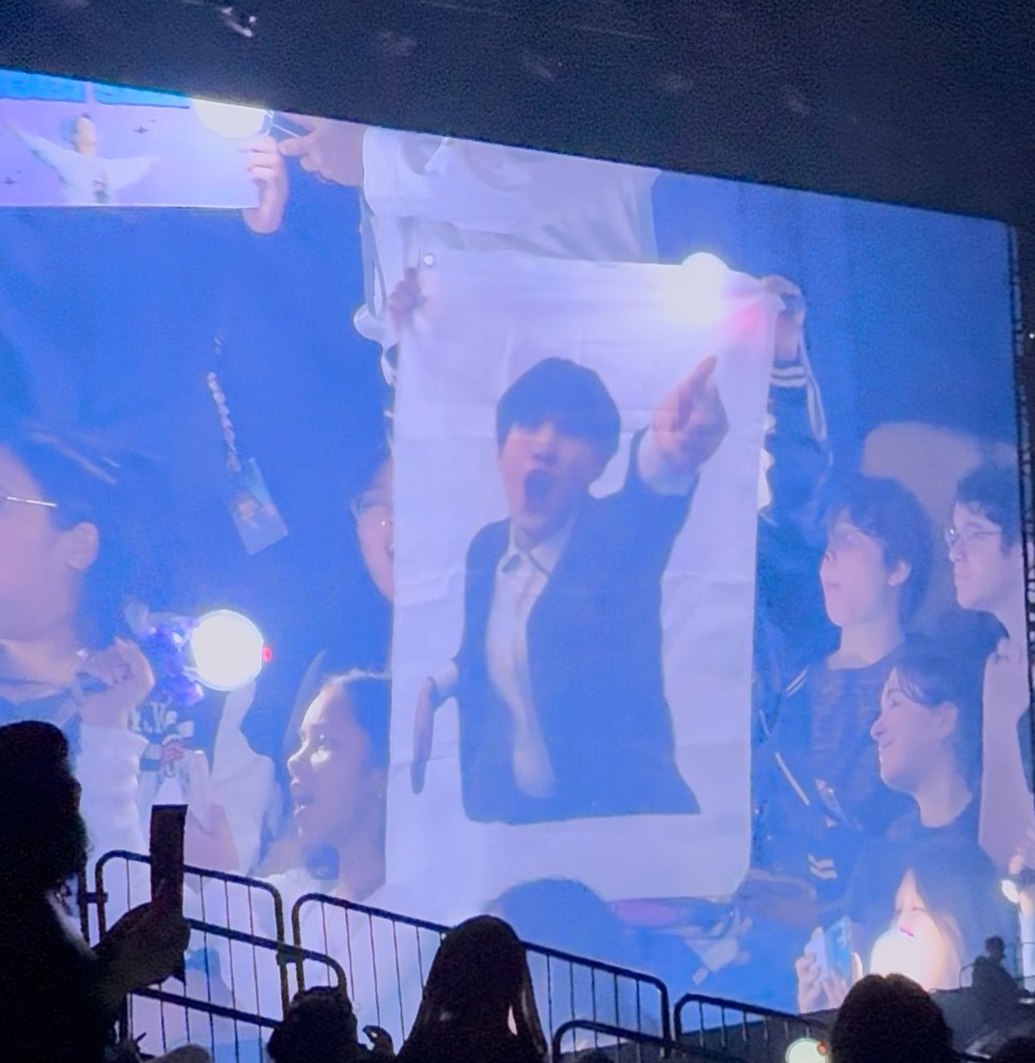 winnttaebear's tweet photo. YOONGI 🥲🥲 https://t.co/Jlzr0Qa4S9