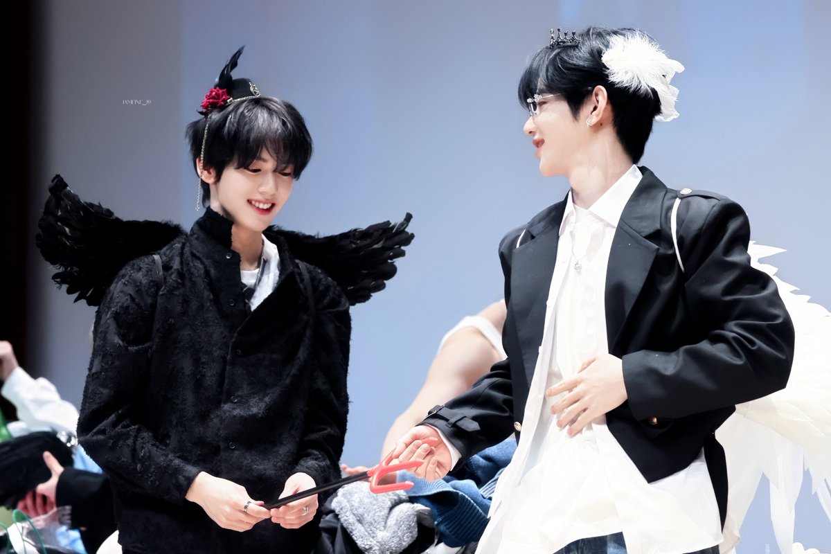 😈🪽

【2025.03.14 MS 팬싸】
#행운즈 #luckyz 
#ZEROBASEONE #ZB1 #제로베이스원