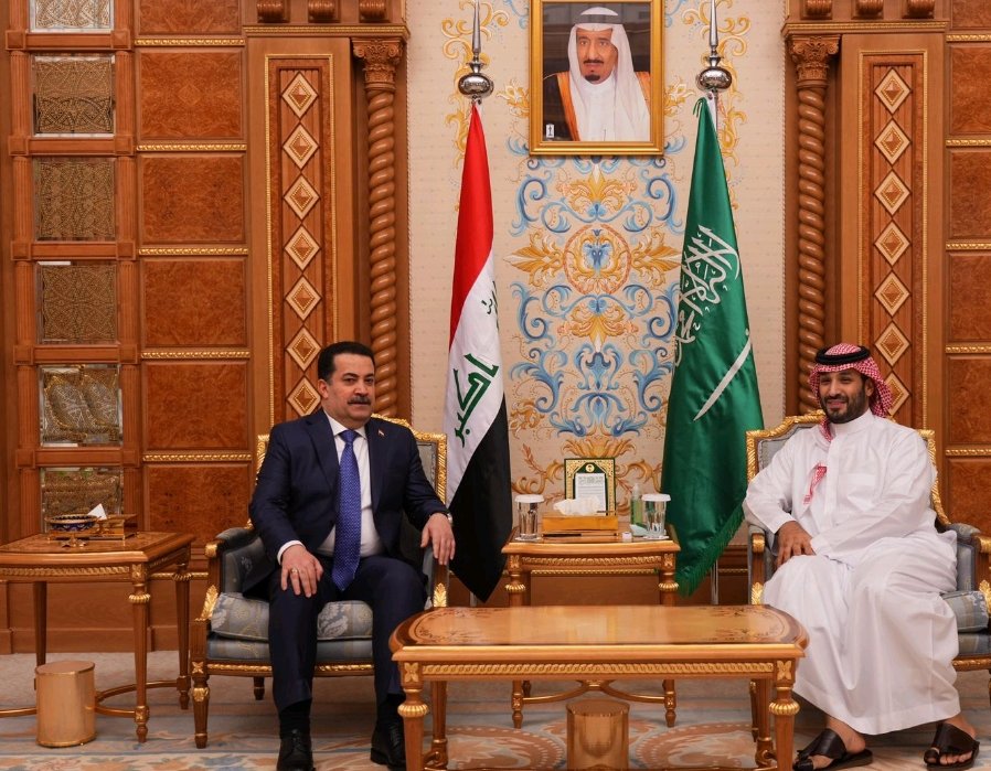 <a href="/Shahadyasiri3/">شهد الياسري</a> 1- أنتي كتبي اسم السيد الشهيد عدل السيد الشهيد محمد صدر يشرف اكبر واحد
2-تسمينه ذباب نحن ندافع عن العراق وعن كل مظلوم
3-سوداني رئيس حكومتكم  لازالت د،،ماء الساحل لم تبرد
4- نحن ما نستجدي عواطف هاي حقيقتكم 
4- بخصوص الصوره ناشرته روحي سألي قاسم الاعرجي عن هذا القاء