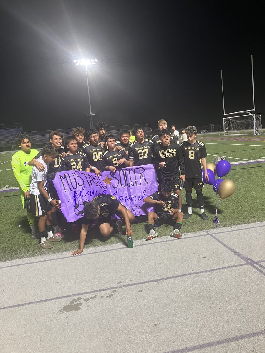 Big win tonight on Senior. 15 great seniors . 
4-0 win vs Bandera.