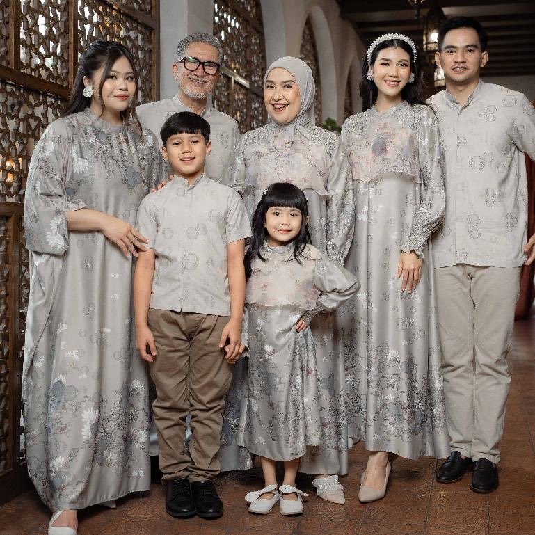 satekambieng's tweet photo. outfit lebaran keluarga buat yg punya keluarga aja yg broken home gperlu kali yh🤭🙏

— a thread https://t.co/puAdMbVeyY