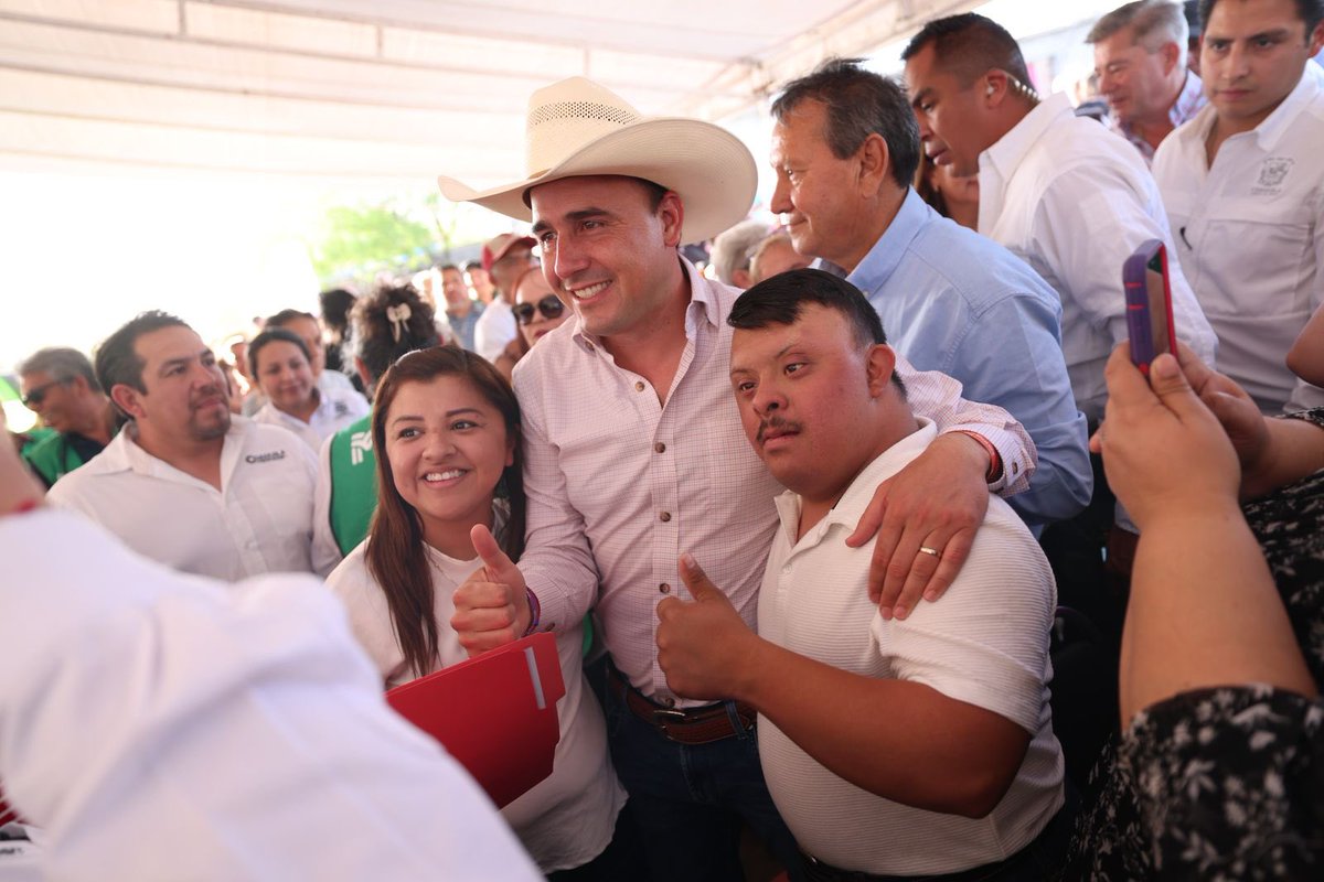 manolojim's tweet photo. ¡Cerramos la semana detonando acciones por $24 MDP en San Juan de Sabinas! Obras de agua, pavimento, educación y deporte para seguir mejorando la calidad de vida de nuestra gente. (1/2) https://t.co/zduuiS43p2