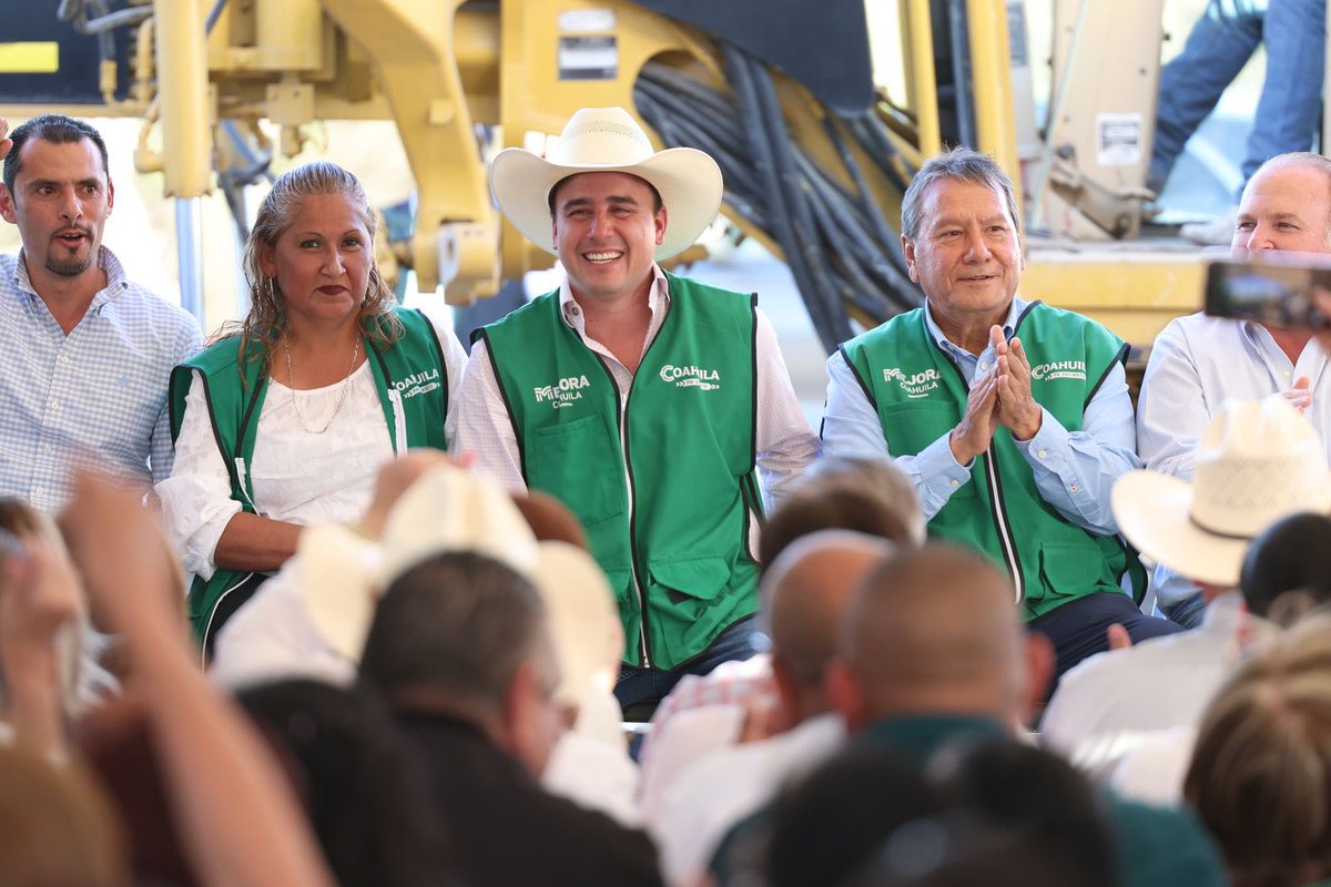 manolojim's tweet photo. ¡Cerramos la semana detonando acciones por $24 MDP en San Juan de Sabinas! Obras de agua, pavimento, educación y deporte para seguir mejorando la calidad de vida de nuestra gente. (1/2) https://t.co/zduuiS43p2