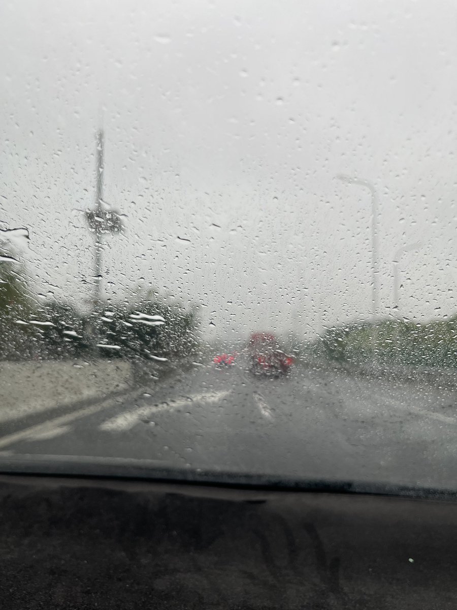 ckm真厉害。你来香港，可以覆盖广东大部分地区下雨🌧。昨天还是出太阳☀😂😂。一路高速都是下雨🌧<a href="/Bossckm_/">BOSS.CKM</a>