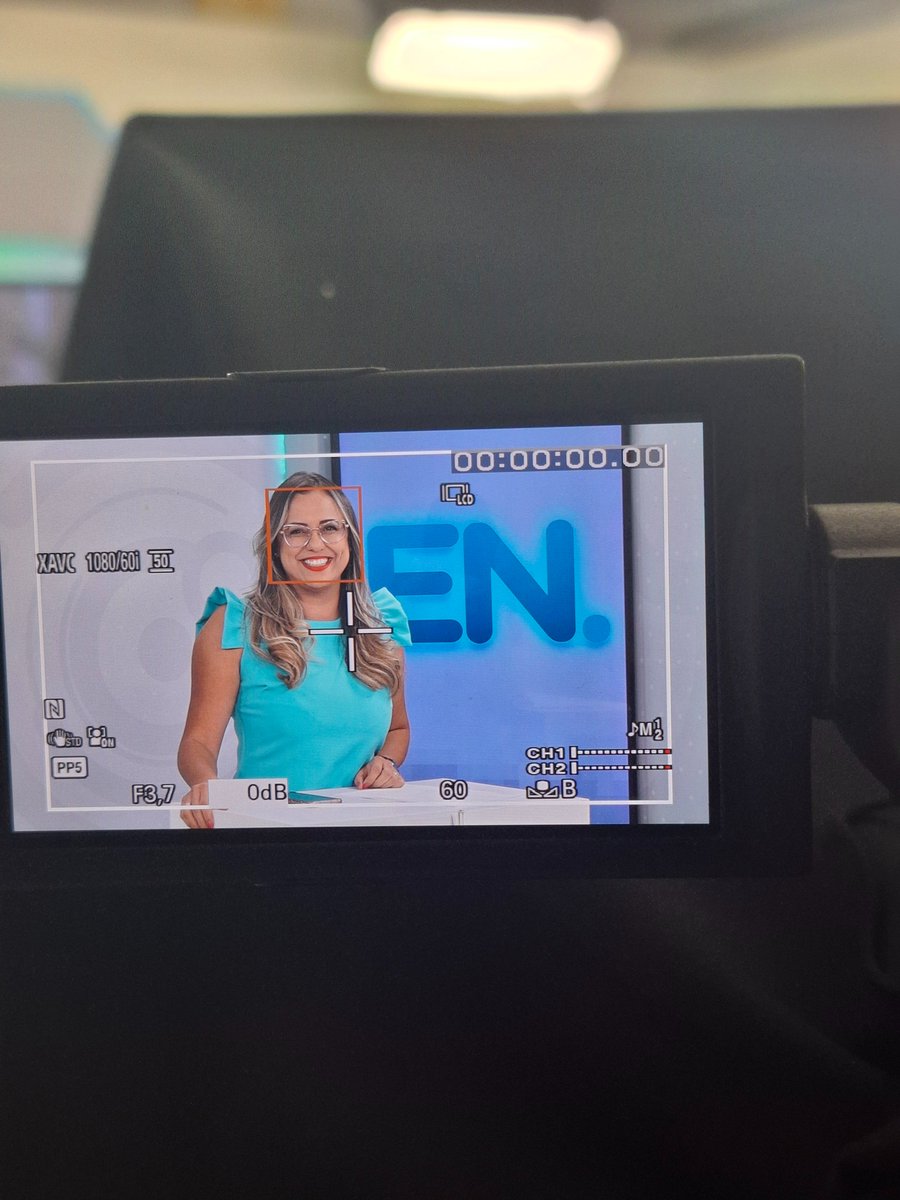 TVUESB's tweet photo. 📣 Vem aí o Edição de Notícias!
O seu sábado vai ganhar uma nova companhia especial para a hora do almoco com Jacqueline Silva e a minha equipe de jornalismo! 📰✨

🧵 Segue o fio para mais detalhes 👇 https://t.co/IKzNBrmUyL