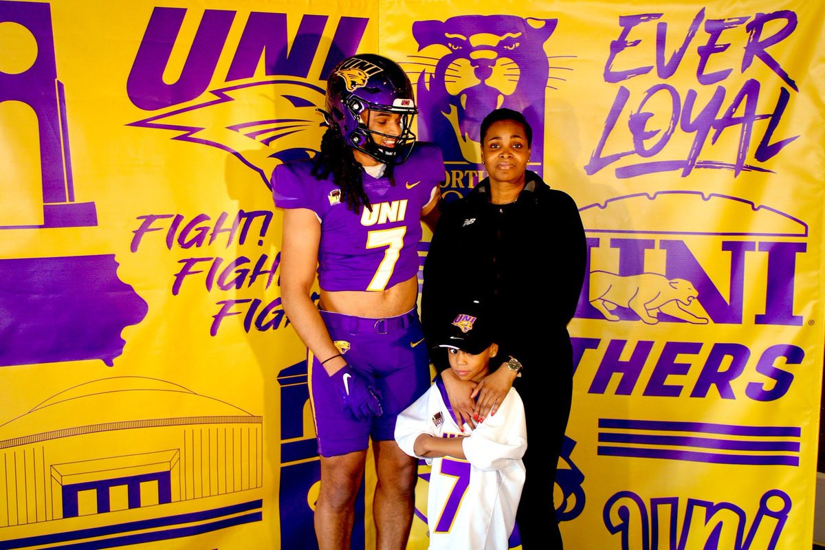 Julio Gonzales Jr. (@jgonzalesjr10) on Twitter photo College of DuPage (<a href="/Dupage_Football/">College of DuPage Football</a>) CB Ernest Blackshire (<a href="/414_EJ/">Ernest Blackshire Jr.</a>) committed to Northern Iowa (<a href="/UNIFootball/">UNI Football</a>) on March 12 after taking an official visit. #EverLoyal #1UNI <a href="/coachjbeard1/">Joel Beard</a> <a href="/jrniklos/">J.R. Niklos</a>
jcgridiron.rivals.com/news/college-oโฆ College of DuPage (<a href="/Dupage_Football/">College of DuPage Football</a>) CB Ernest Blackshire (<a href="/414_EJ/">Ernest Blackshire Jr.</a>) committed to Northern Iowa (<a href="/UNIFootball/">UNI Football</a>) on March 12 after taking an official visit. #EverLoyal #1UNI <a href="/coachjbeard1/">Joel Beard</a> <a href="/jrniklos/">J.R. Niklos</a>
jcgridiron.rivals.com/news/college-oโฆ