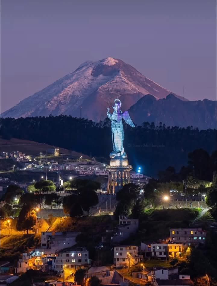Misch_Calderon's tweet photo. Quito 😍 https://t.co/ndia4gQmyO