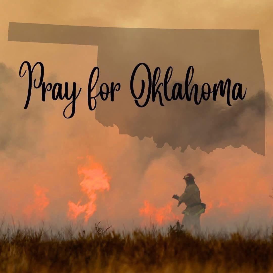 somemixedchickk's tweet photo. Pray for Oklahoma. https://t.co/m0yAxSdU0P