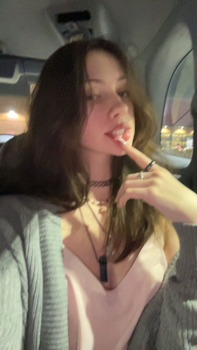 Ellab_333's tweet photo. Have you been naughty? 😏better make it up to me……#goddess #sendmoney #feetworshi̇p #feetworshi̇p #feetfetısh #sugardaddylegit #SugarBabyTwitter #cashcow #tips #legitoffersonly #paypig #piggy #findom #degrading #domsub #realpaypigs #tribute https://t.co/lPz11y31Bl