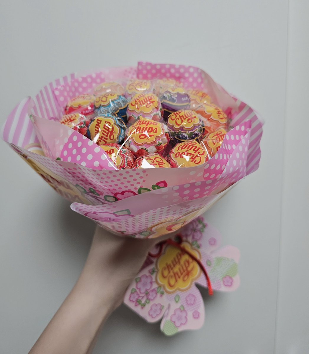 아빠 술 취해서 나 준다고 햄부기 사서 가방에 넣어오고 츄팝츄스 꽃다발을 받은 건에 대하여