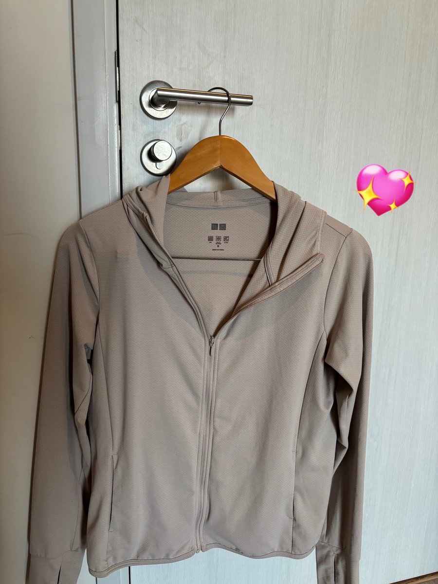 bel0vedyy's tweet photo. ส่งต่อเสื้อกันยูวี uniqlo ☀️👚
แทบไม่ได้ใส่เลยค่า ตัวละ250รวมส่ง 
size s-m-l เรียงตามรูปเลยค่ะะ 
สอบถามเพิ่มเติม dm ได้เลยค่า🙏🏻♥️ 
#เสื้อกันยูวี #เสื้อกันuv #ส่งต่อเสื้อผ้ามือสอง #ส่งต่อเสื้อผ้า #ส่งต่อเสื้อผ้ามือสองสภาพดี #โล๊ะตู้ #ส่งต่อuniqlo #uniqlo https://t.co/YpTCMsjqsY