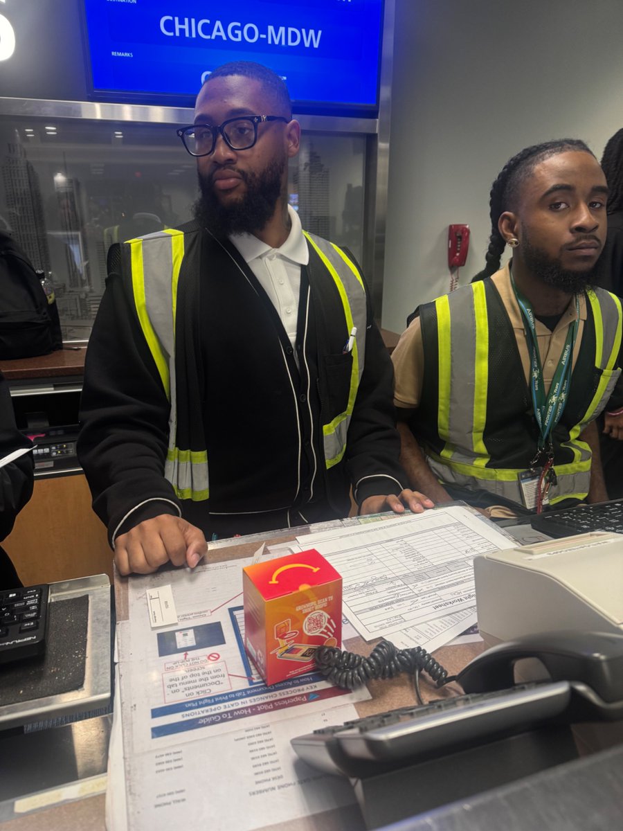 NusterJo's tweet photo. @FlyFrontier I’m absolutely astounded by these agents of yours. They told us customers don’t pay their bills and acted in a completely discriminatory manner. I’ve never experienced such a flagrant abuse of power. https://t.co/op4scbeSig