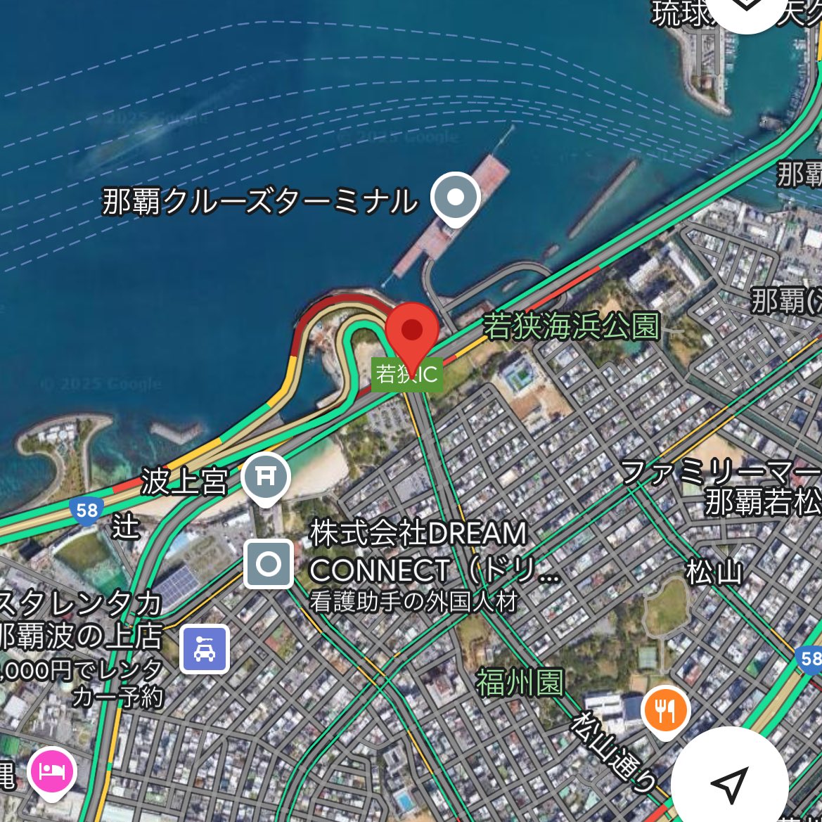 localOKINAWA's tweet photo. 【沖縄県地元情報局】

那覇市
泊大橋入り口　若狭交差点で事故発生
やや渋滞しています。

通行される方はご注意下さい！

シェアお願いします‼︎

🚗ガソリン代が節約できる🚗
女性専用ライドシェアWely
↓さっそく登録↓
https://t.co/7T4DybF2fF https://t.co/fDcmLrEOfL