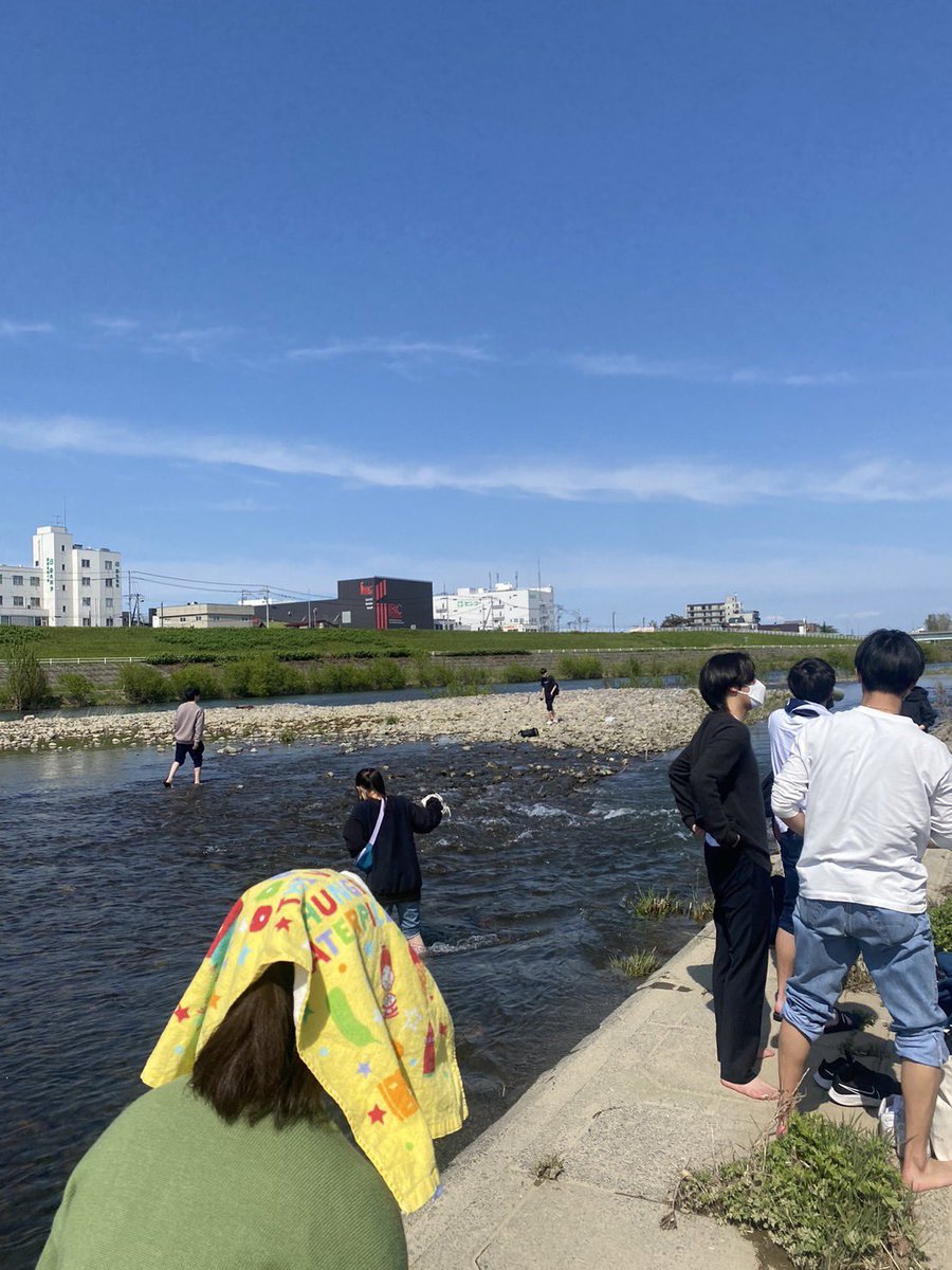 skiprocksCircle's tweet photo. ［活動紹介］
5月頃から、週末に豊平川で水切りをします。
他との両立もしやすく、気軽に活動できます。

希望者で水切り大会への参加も行っています！ https://t.co/PMo3yXcsPu