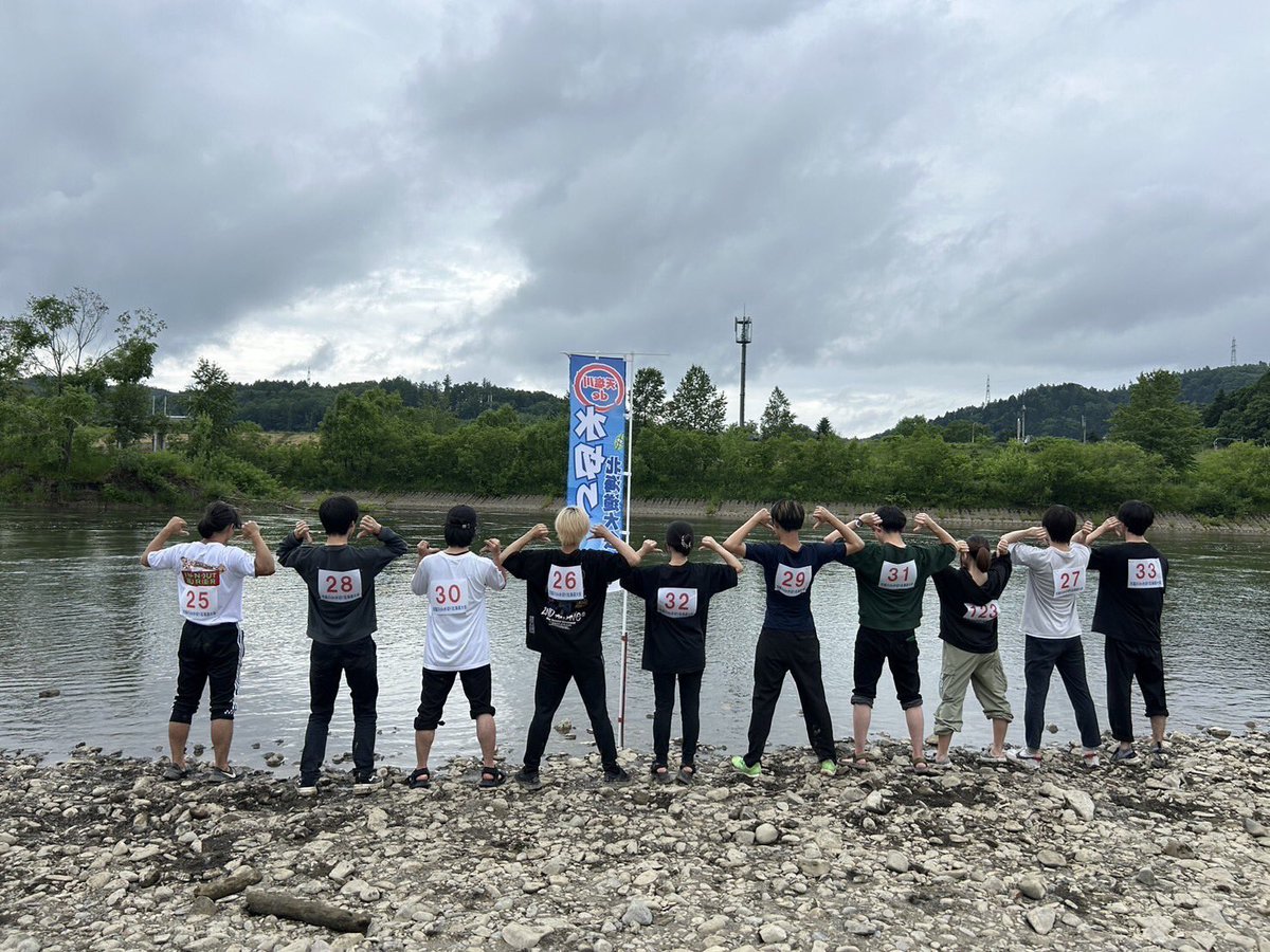 skiprocksCircle's tweet photo. ［活動紹介］
5月頃から、週末に豊平川で水切りをします。
他との両立もしやすく、気軽に活動できます。

希望者で水切り大会への参加も行っています！ https://t.co/PMo3yXcsPu
