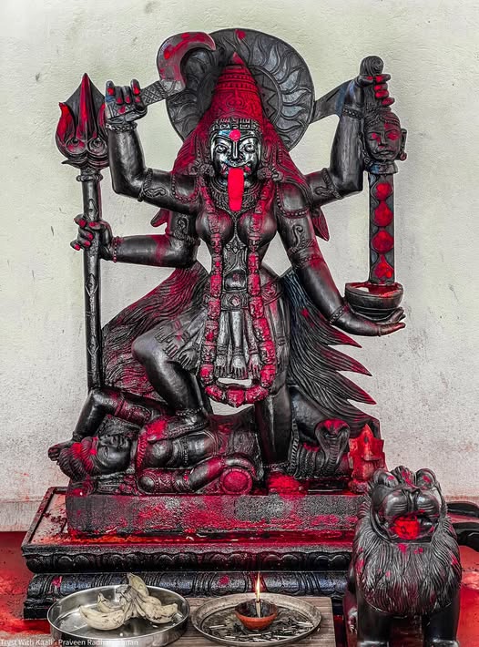adyakali1008's tweet photo. 1008 NAMES OF MAA KAALI
39. KRSANGI
‘SHE WHO EMBODIES ALL ACTIONS’
She is within the movement of every Avatar, every celestial being, planet and all things mortal in every Loka.
She, who is the form of all that is abstract. https://t.co/UbimG7CNau