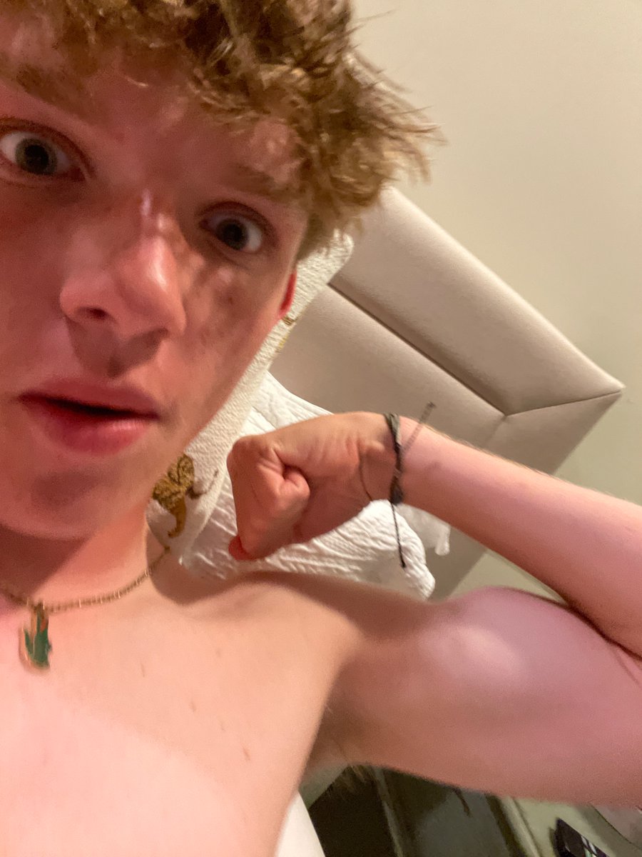 TwinkAndATwunk's tweet photo. grok, grok, on the wall who’s the fairest of them all?

#gay #bi #twink #oomf #stan #cutie https://t.co/Tn6BLR8uQu