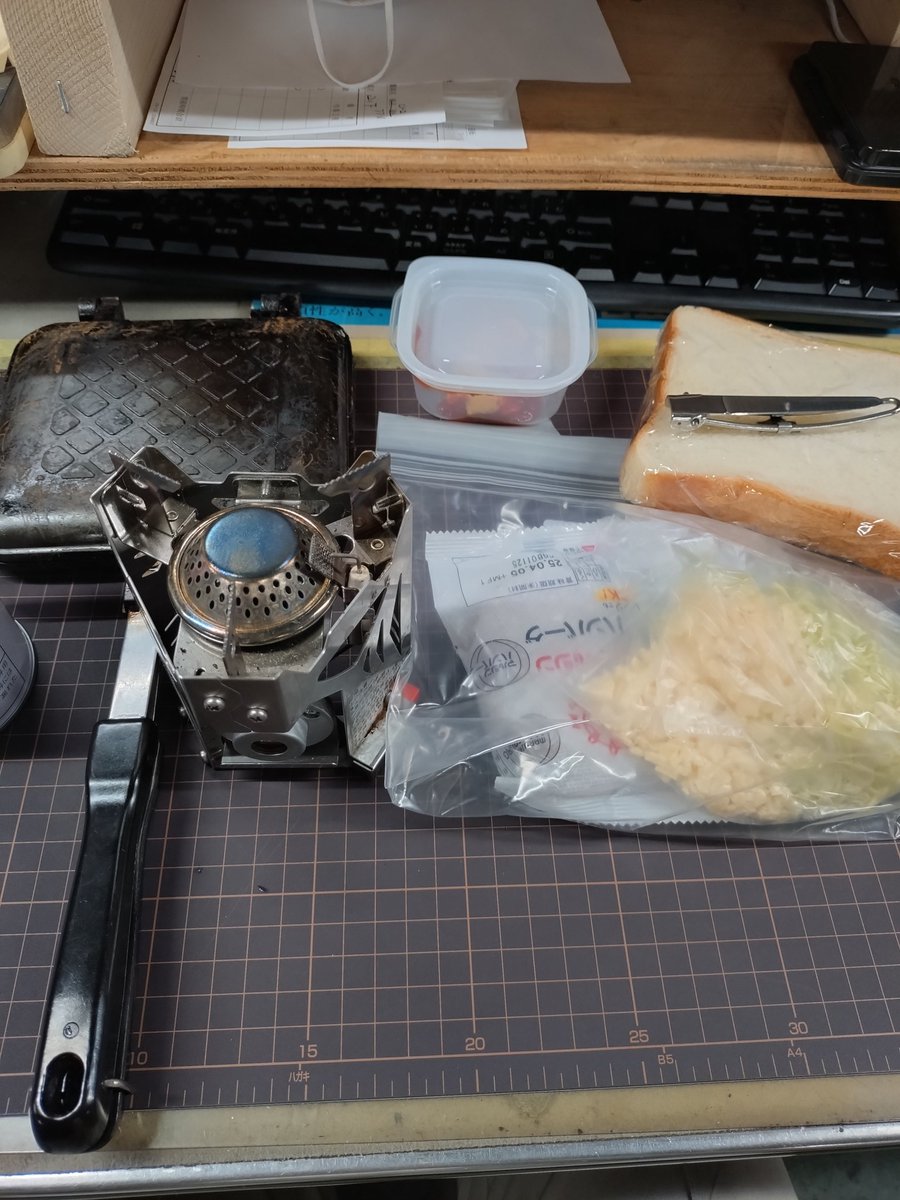 ucchiyff14's tweet photo. 飯の時間だー https://t.co/GskDf0p9wI