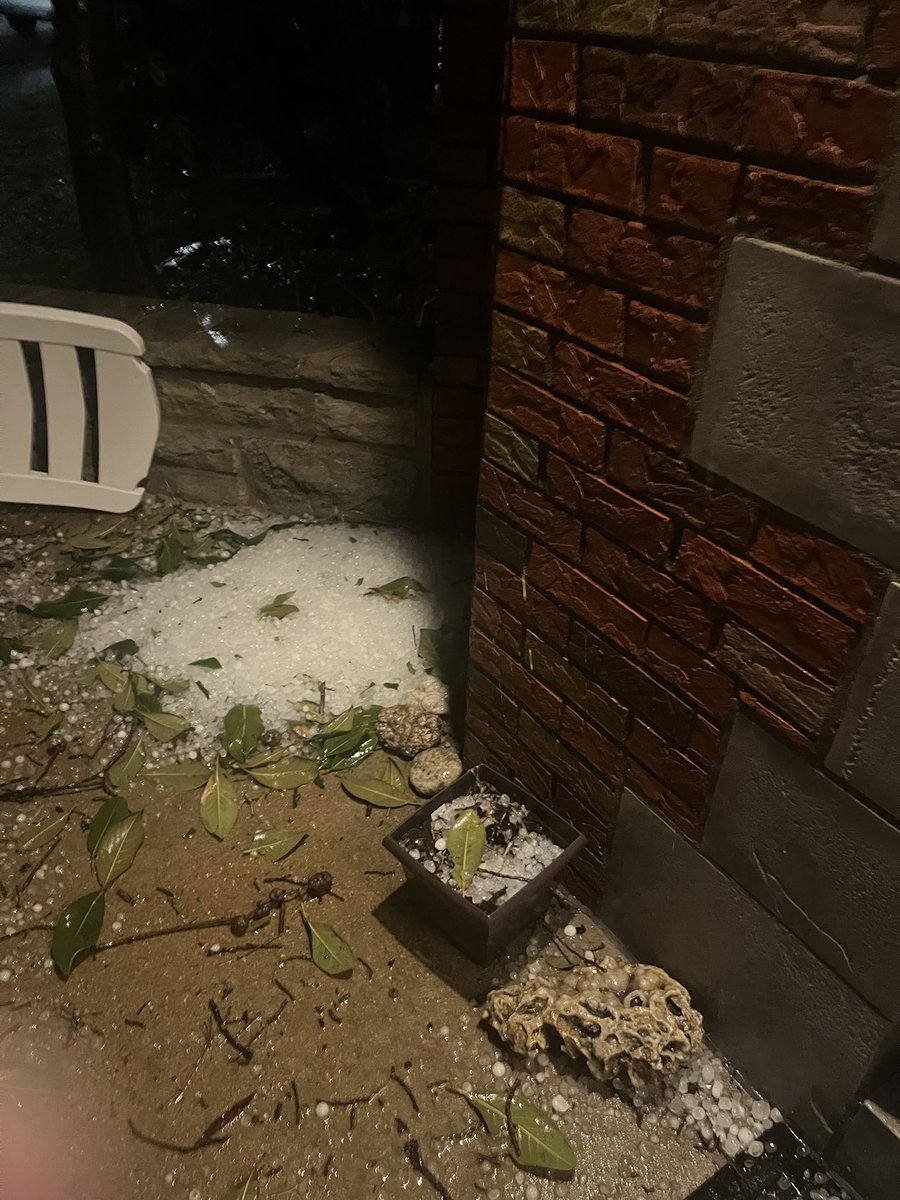 STLMelB's tweet image. Did it snow? Nope, hail and rushing water in @stlhills. #stlwx #stlweather #realtime